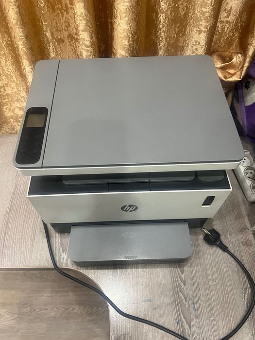 Продается принтер hp б/у + 2 картриджа