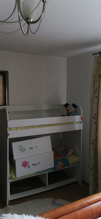 Pat alb etajat pentru copii