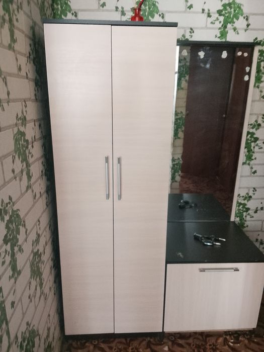 Продам прихожую 20.000