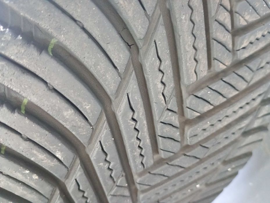 235 45 18 Hankook Kinergy 4S M+S