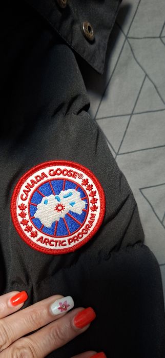 Продавам оригинално мъжко зимно яке Canada Goose
