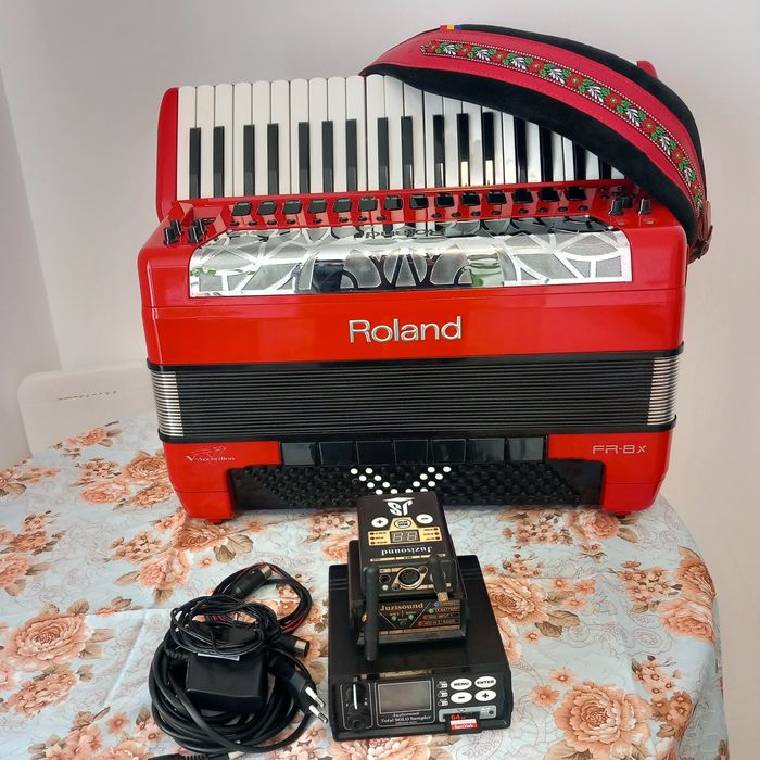 Vând acordeon FR8X