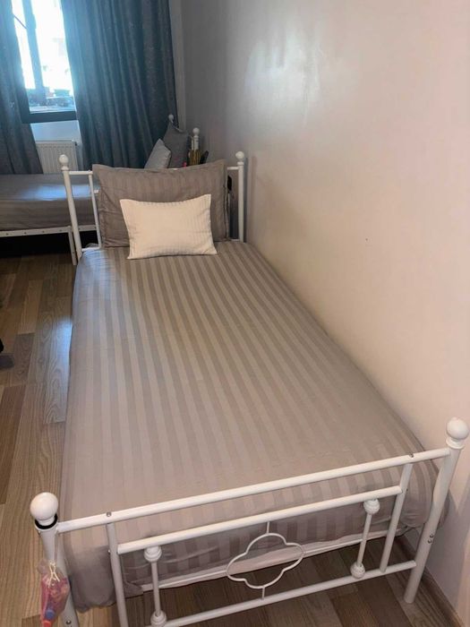 2 paturi de 90×200 cm cu saltele