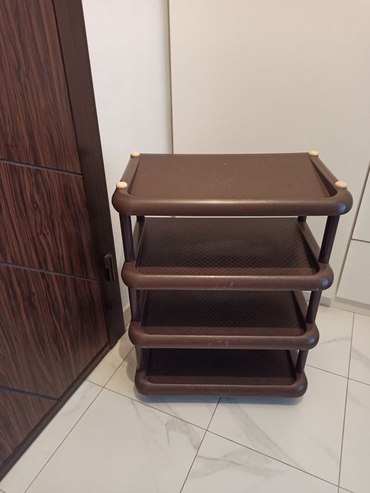 Етажерка за обувки.