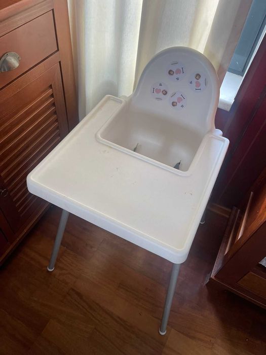 Scaun inalt cu tava pentru bebelus -de donat