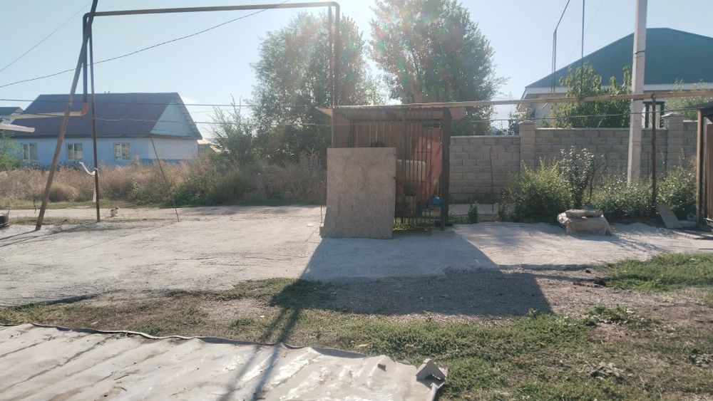 участок с времянкой