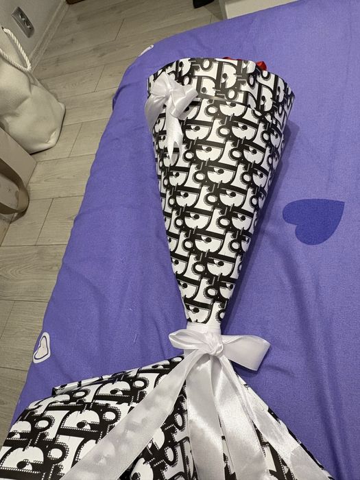 Trandafiri satin cu fundita