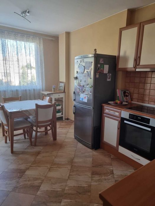 Тристаен имот в кв.Младост 4