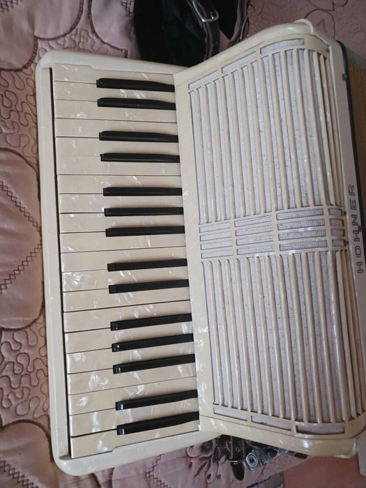 Acordeoane HOHNER 80 BAȘi/ 48 BAȘI, acordate