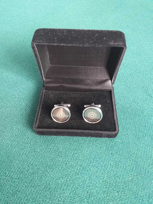 Butoni swarovski + butoni clasici! 350 lei