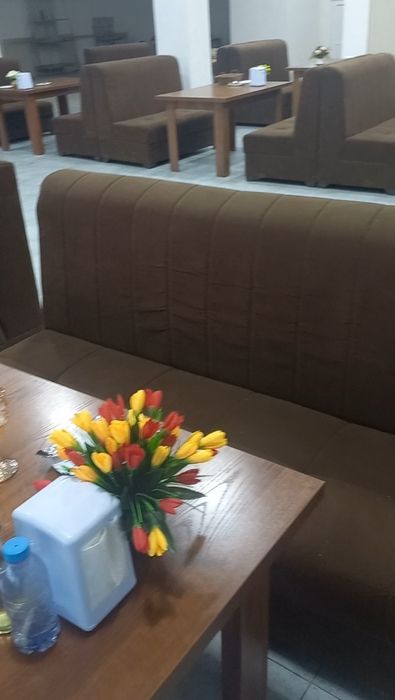 Kafe uchun yumshoq mebillar sotiladi 9 komplekt