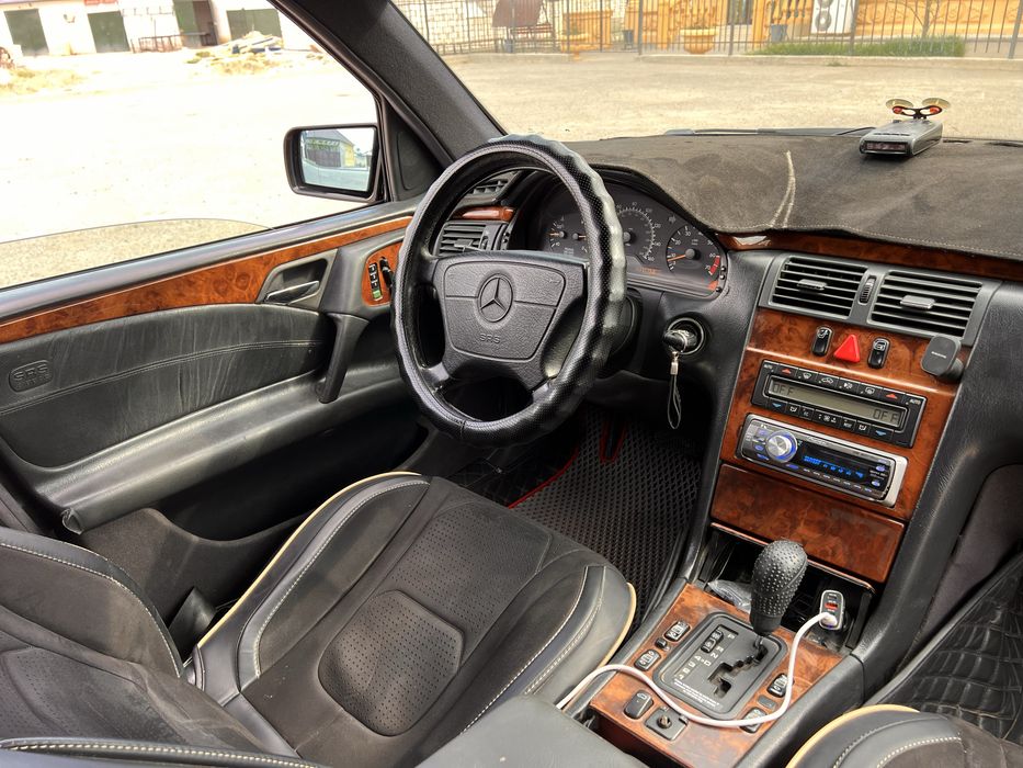 MercedesBenzw210 320