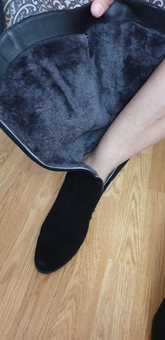 Продам натуральные замшевые сапоги