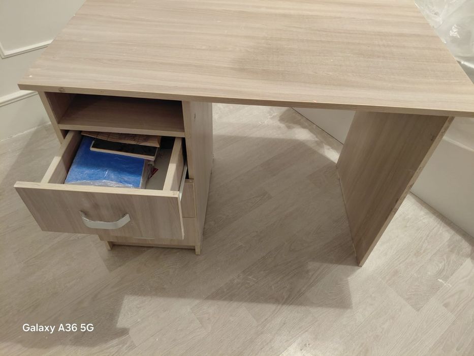 Оқу,жазу столдарын сатамын 3  дана