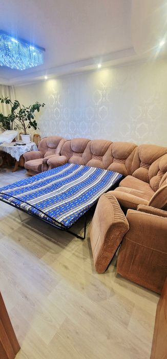 Продаётся угловой диван с креслом