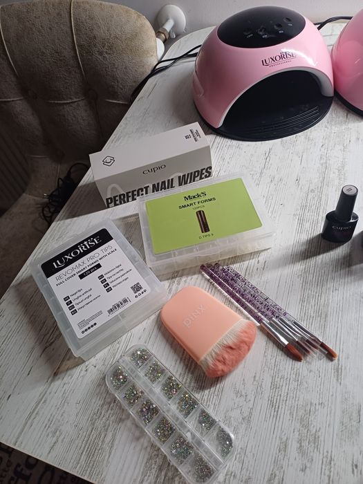Set complet manichiură profesional – lămpi Luxorise, freză, aspirator