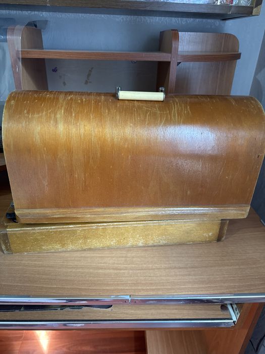 Продам швейную машинку!!!