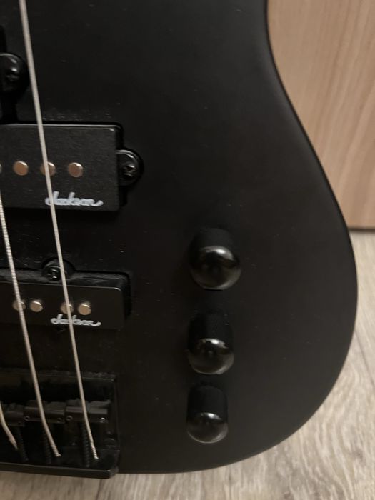 Бас китара Jackson