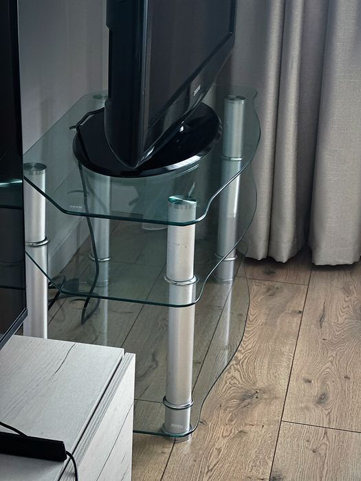 Продается телевизор Samsung 60*100 и тумба под нее