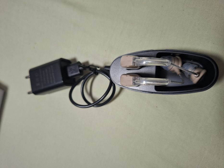 Aparat auditiv cu incarcator