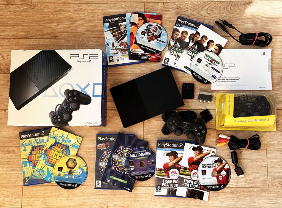PlayStation 2 Slim модел 90004 с кутия, 5 игри и два джойстика