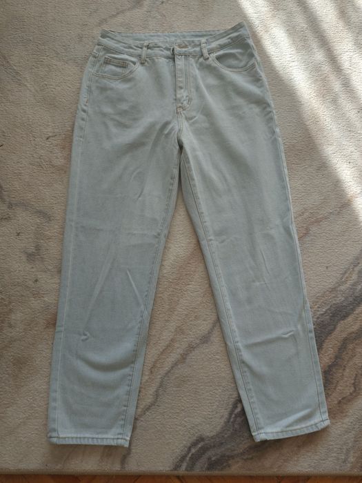 Дънки и спортен панталон