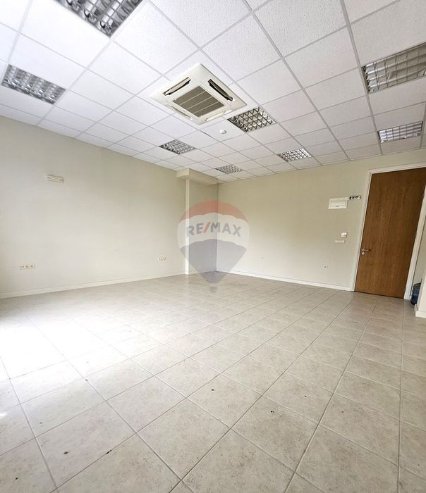 Дава се под наем Офис в Варна, Младост 1 - 50 кв.м за 400 € - Снимка #5