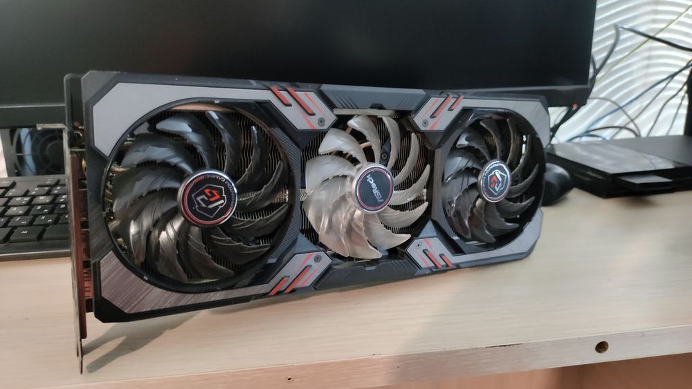 RX6800 16GB Компютърни компоненти
