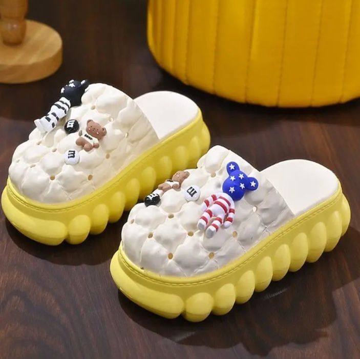 Леки и удобни затворени дамски високи чехли с декоративни елементи