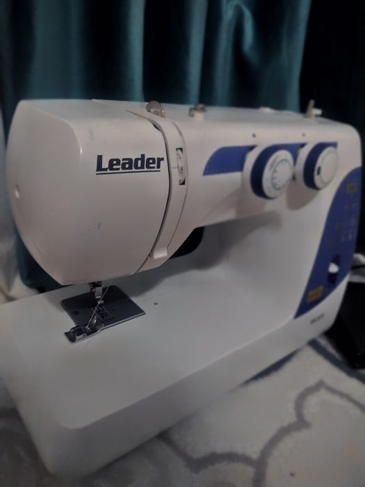 Швейная машина Leader