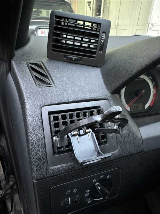 Поставка за чаши за Skoda Fabia MK1