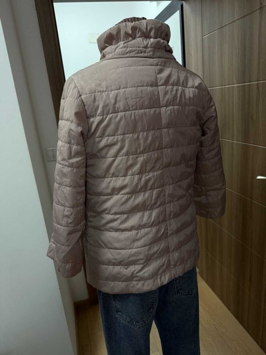 Дамско яке, размер S-M (44), използвано.