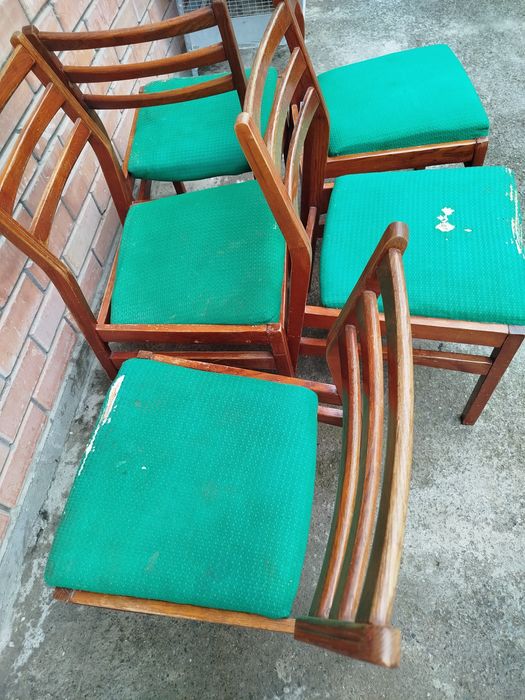 Продам б/у деревянные стулья.Нужна реставрация