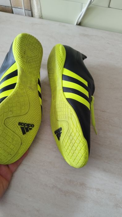 Маратонки за футбол Адидас