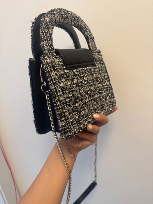 Черна малка чанта Guess