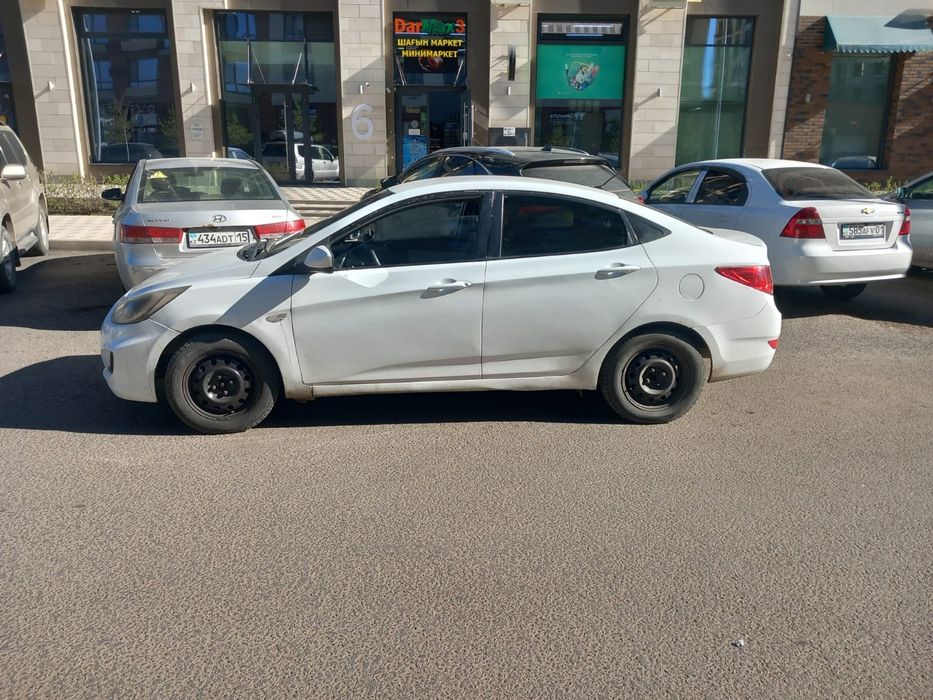 Срочно продам авто ..хюндай акцент..