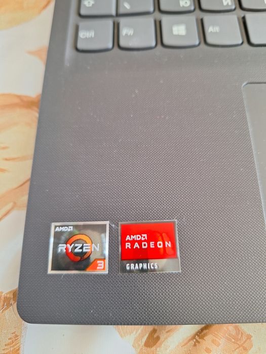 Лаптоп Lenovo ползван много  малко