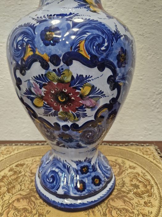 Португалска ваза за цветя