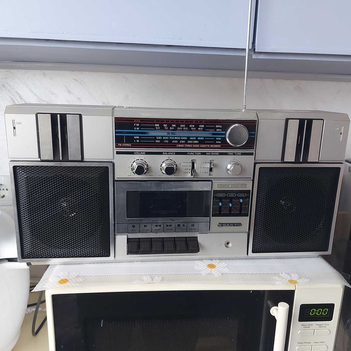 Японско Sanyo M9813L от