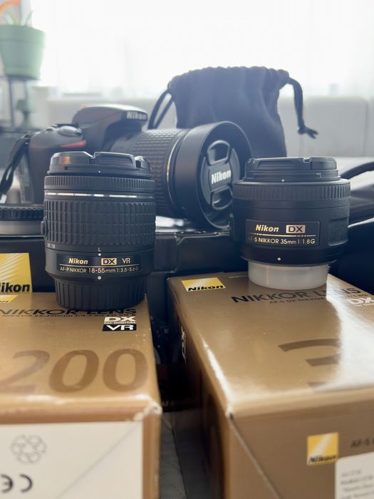 Nikon D5600 cu 3 obiective 18-55mm / 35mm / 55-200mm