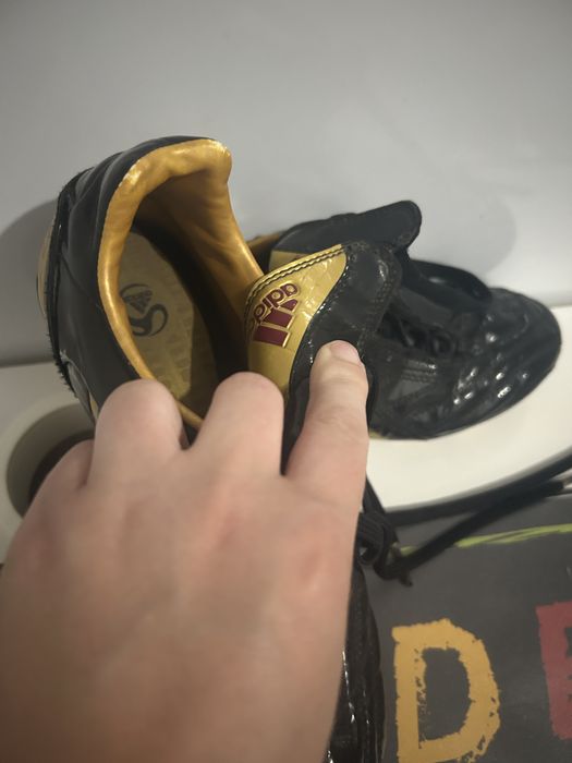 Adidasi de fotbal Adidas .