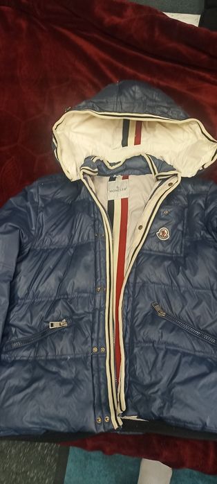 Продам куртку на подростка.