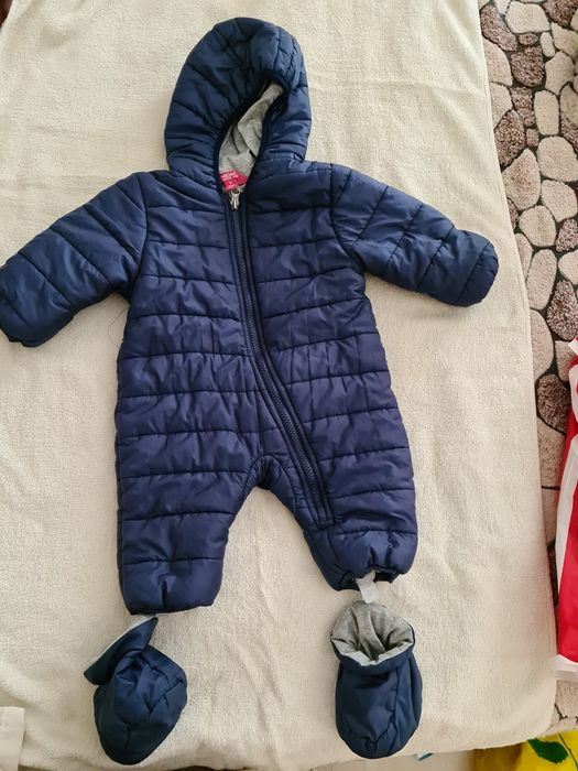 Продам детские комбезы