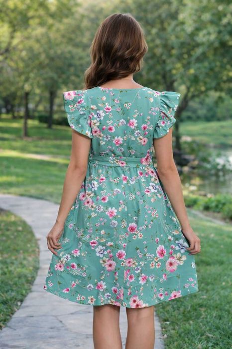 Нежна тюркоазна рокля за бременни с флорален мотив