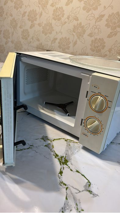 Продаю микровалновую печь