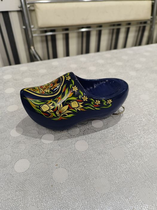 Продам сувенир башмак деревянный