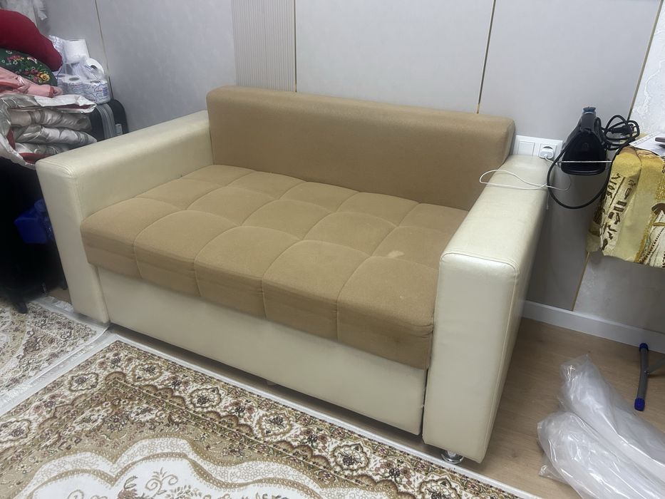 Двухместный диван