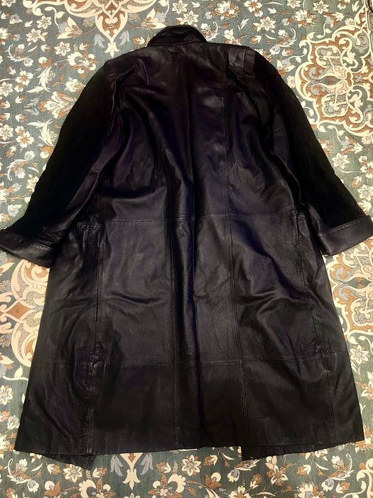 Кожаный плащ.