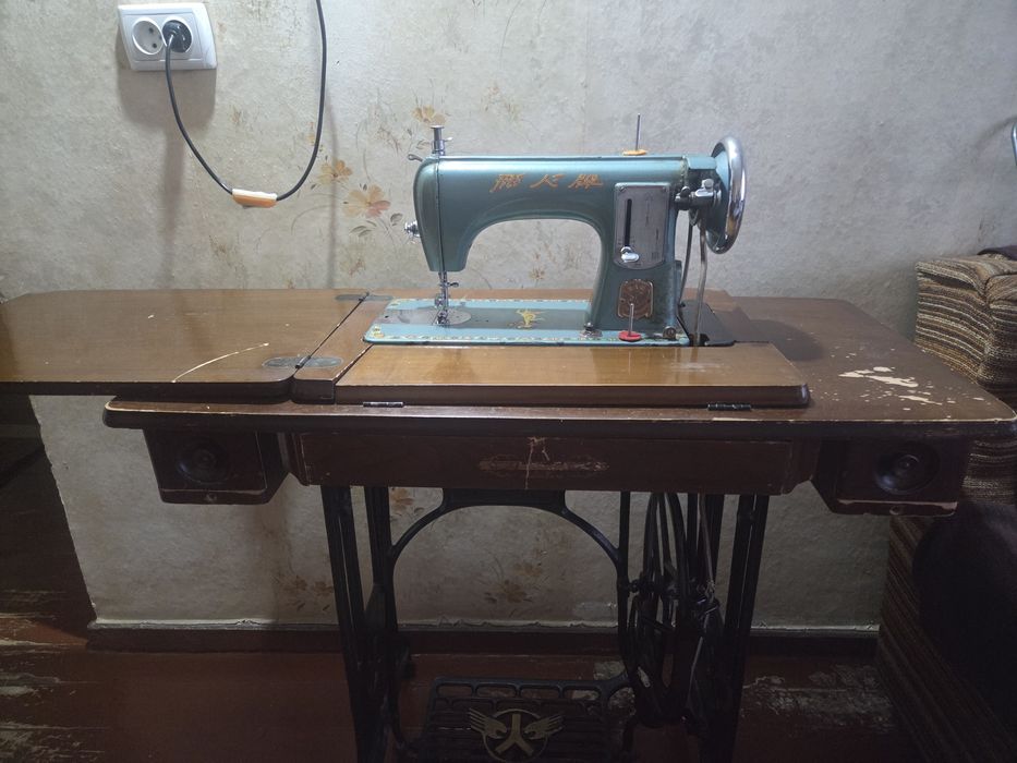 Продается швейная машина