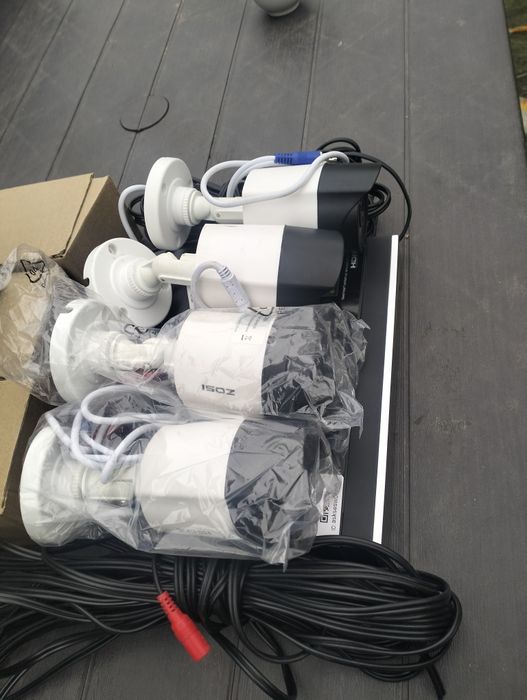 Kit sistem supraveghere cu 4 camere si Dvr